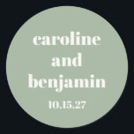 Adesivo Personalização de Casamento Moderno Chic Verde Bol<br><div class="desc">Vinheta redonda clássica personalizada de casamento clássico clássico chic verde-velho</div>