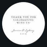 Adesivo Personalizado de Script Branco e Preto Minimizado<br><div class="desc">Personalizado de Casamento de Script Branco e Preto Moderno Minimalista Agradece a você o adesivo redondo clássico</div>