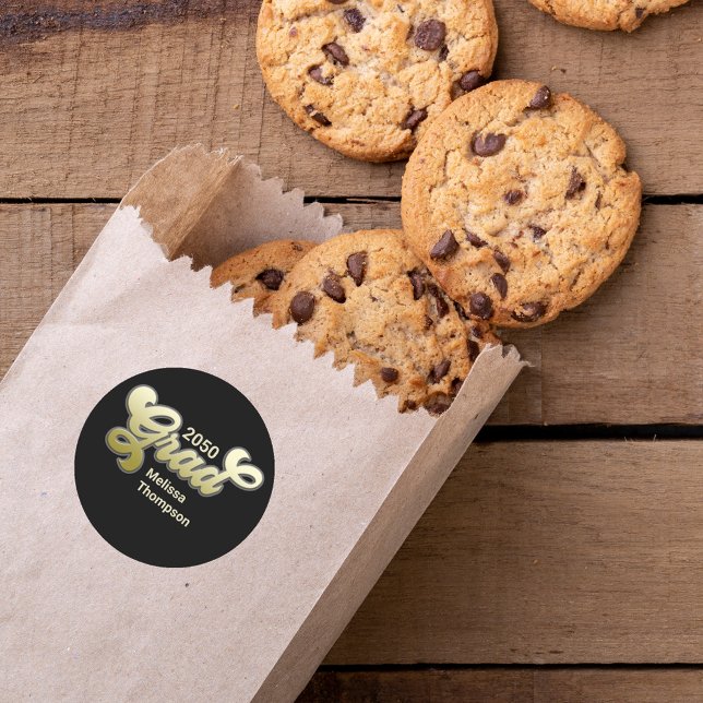 Adesivo Personalizar Favorito de Festa de formatura Dourad (Graduate "Grad" typography gift label sticker. )