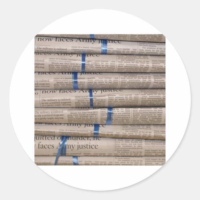 Adesivo Pilha de Jornais - Arte de Eventos Atuais (Frente)