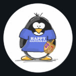 Adesivo Pinguim feliz de Hanukkah<br><div class="desc">Festiva um pinguim de Hanukkah do divertimento apenas para a época natalícia. Mostre fora seu espírito do feriado com este pinguim judaico bonito que guardara um dreidel e que veste um t-shirt que diga Hanukkah feliz.</div>