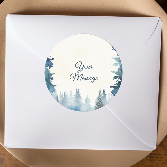 Adesivo Pinheiros azuis, seu feriado de mensagem (Round sticker with pine trees and your own message in an elegant script. Used as an envelope seal.)