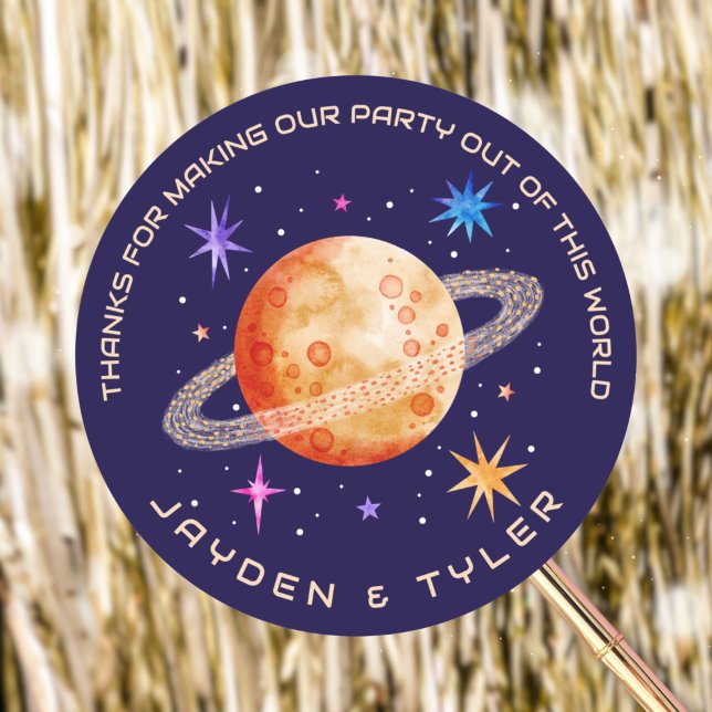 Adesivo Planeta Conjunto Gêmeo e Estrelas Exteriores Obrig (Twin Joint Planet and Stars Outer Space Thank You Classic Round Sticker)