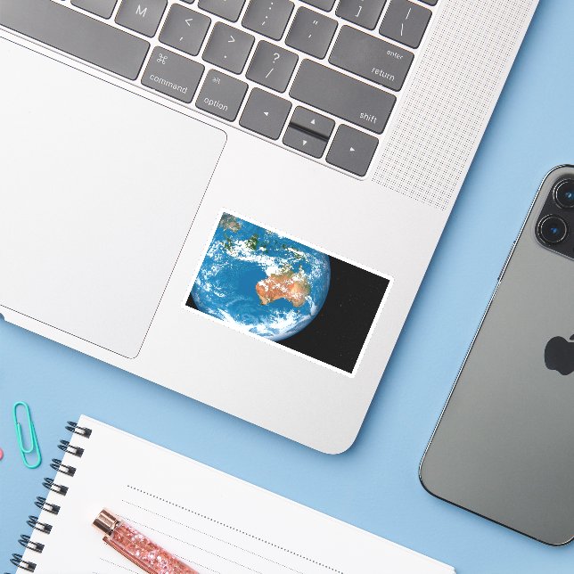 Adesivo Planeta Terra Mostrando Nuvens Sobre A Austrália. (Notebook com iPhone)
