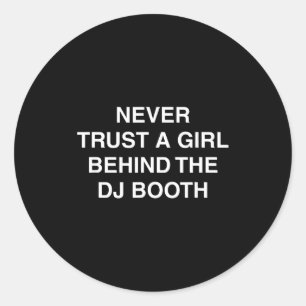 Adesivo Por trás da cabine do dj meme engraçado de techno