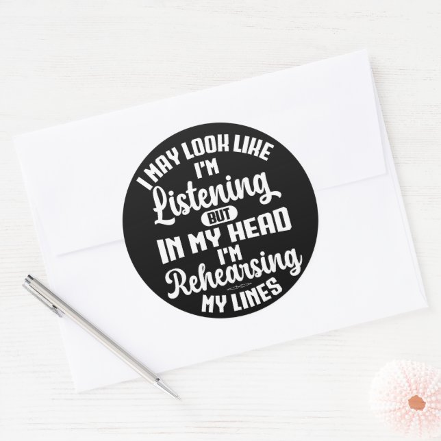 Adesivo Posso parecer que estou ouvindo, mas na minha cabe (Envelope)