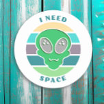Adesivo Preciso De Espaço | Funny Vintage Alienígena Pun<br><div class="desc">As cores são azul,  verde e púrpura com um pôr do sol e face alienígena antigos. Engraçado trocadilho extraterrestre,  "Preciso de espaço."</div>