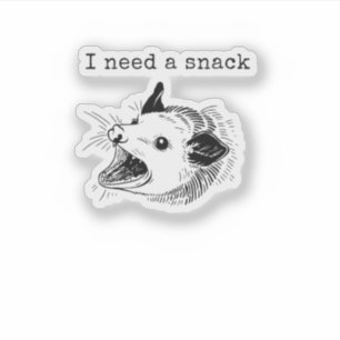 Adesivo Preciso de um Lanche – Design de Meme do Possum Lo
