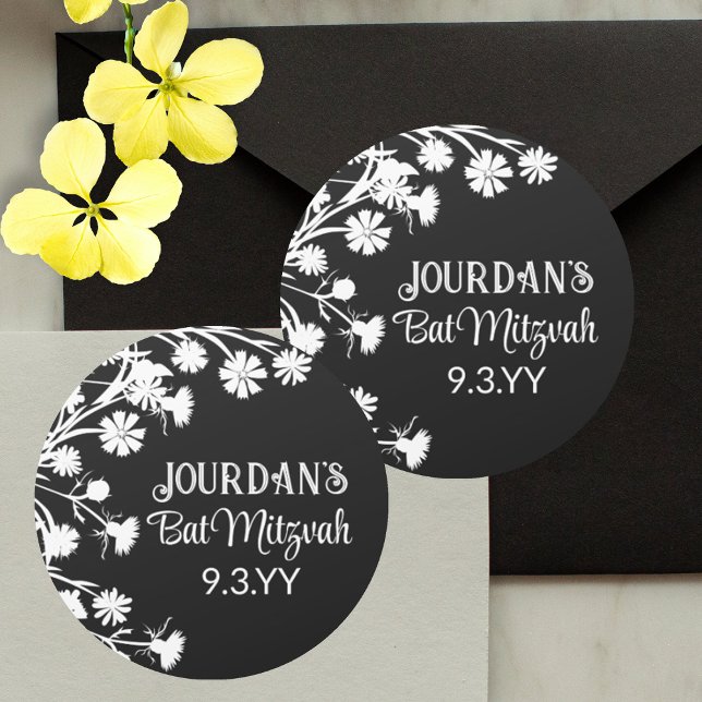 Adesivo Prefeito do Partido Bat Mitzvah Branco Negro (round bat mitzvah party stickers labels, black and white floral flowers)