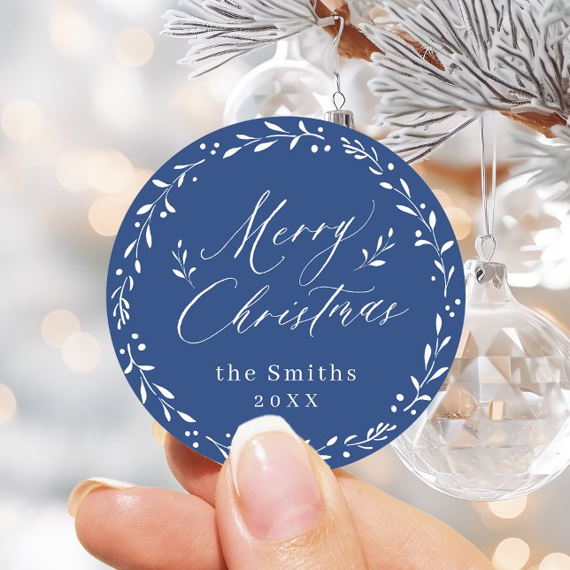 Adesivo Presente de Natal de feriado de roteiro moderno az (Blue Modern script Merry Christmas Holiday Gift Classic Round Sticker)