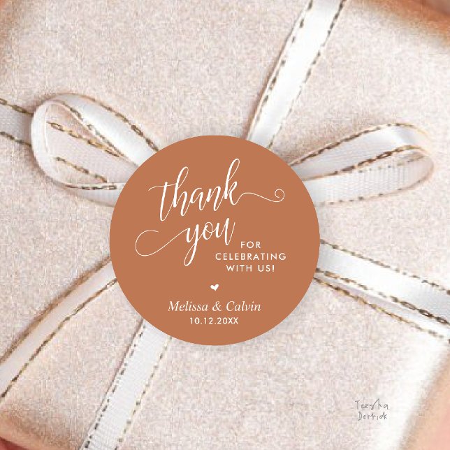 Adesivo Presentes de Agradecimento de Casamento Minimalist (Modern Minimalist Wedding Favor Gifts Thank You Classic Round Sticker in Copper Brown)