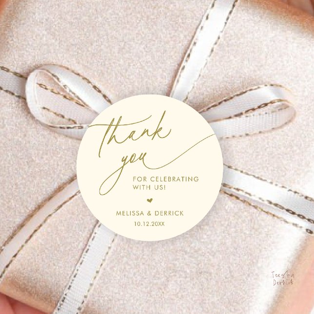 Adesivo Presentes de Agradecimento de Casamento Minimalist (Modern Minimalist Wedding Favor Gifts Thank You Classic Round Sticker in Cream and Gold)