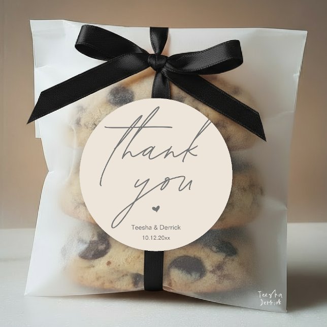 Adesivo Presentes de Agradecimento de Casamento Moderno Mí (Modern Wedding Thank You Minimal Cute Heart Gifts Classic Round Sticker in Cream Grey)