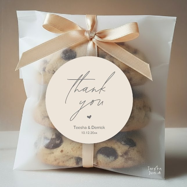 Adesivo Presentes de Agradecimento de Casamento Moderno Mi (Modern Wedding Thank You Minimal Cute Heart Gifts Classic Round Sticker in Cream Grey)