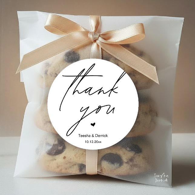 Adesivo Presentes de Agradecimento de Casamento Moderno Mí (Modern Wedding Thank You Minimal Cute Heart Gifts Classic Round Sticker in Black and White)