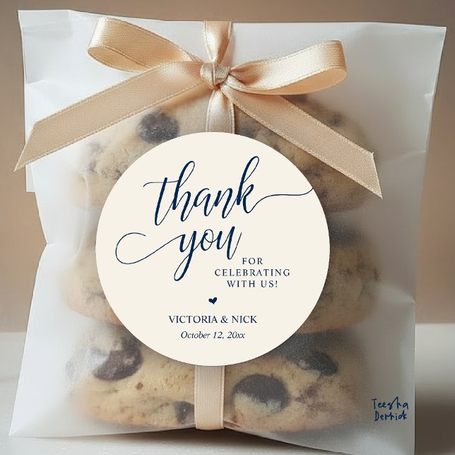 Adesivo Presentes de Jantar de Casamento Moderno e Sofisti (Modern Classy Wedding Dinner Favor Gifts Thank You Classic Round Sticker in Navy Blue and Ivory)