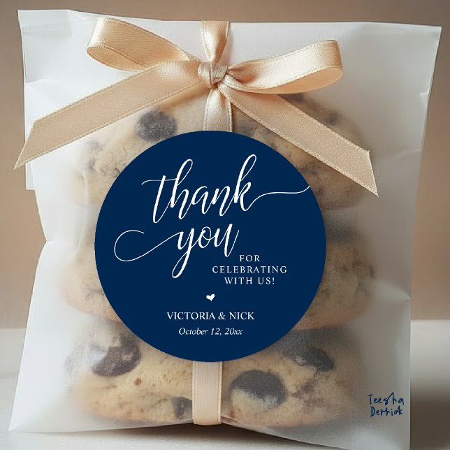 Adesivo Presentes de Jantar de Noivado Moderno e Sofistica (Modern Classy Wedding Dinner Favor Gifts Thank You Classic Round Sticker in Navy Blue)