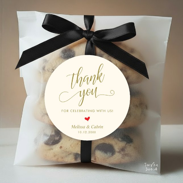 Adesivo Presentes Modernos de Agradecimento para Casamento (Cute Little Red Heart Modern Classy Wedding Thank You Gifts Classic Round Sticker in Yellow Gold)