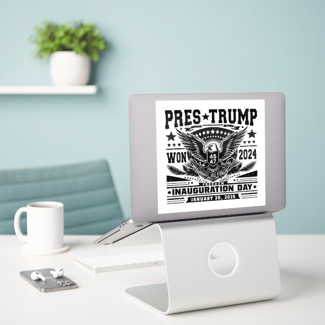 Adesivo Presidente Trump Won 2024 (Laptop na mesa)