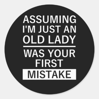 Adesivo Presumindo Que Sou Apenas Uma Velhinha Foi Sua Pri