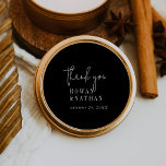 Adesivo Preto Escuro Moderno, Obrigado Pereus<br><div class="desc">Este moderno obrigado preto-cola-escuro que vocês colam são perfeitos para uma simples recepção de casamento. O design boho mínimo apresenta uma tipografia rústica única e na moda boêmica em preto escuro sofisticado e temperado. Personalize as etiquetas adesivas com os seus nomes e a data. Estes adesivos podem ser usados para...</div>