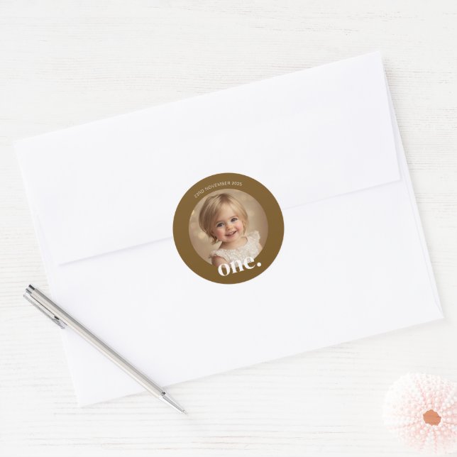 Adesivo Primeiro Bithday Photo Round Sticker em Brown (Envelope)