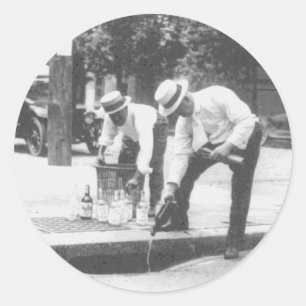 Adesivo Proibição de derramar uísque numa veia de esgoto