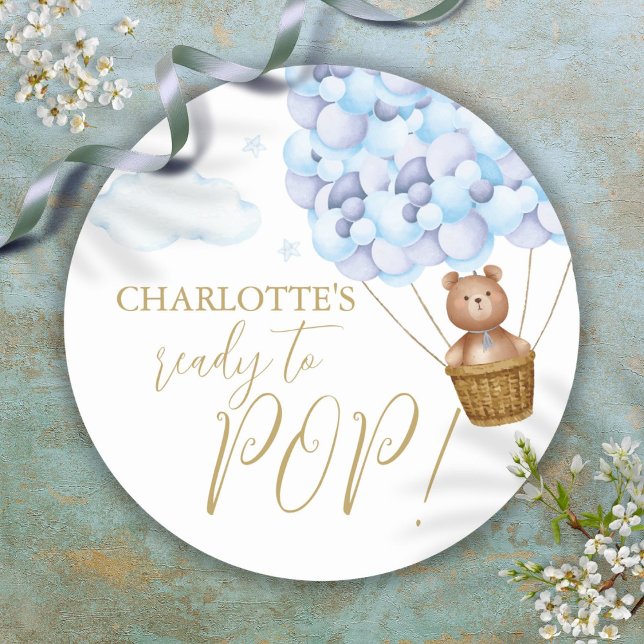 Adesivo Pronto Para Pop Esperar O Urso De Espera Chá de fr (Ready To Pop Bearly Wait Bear Cub Blue Baby Shower Classic Round Sticker)