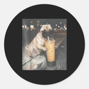 Adesivo Pug bebendo café gelado meme engraçado de animal c