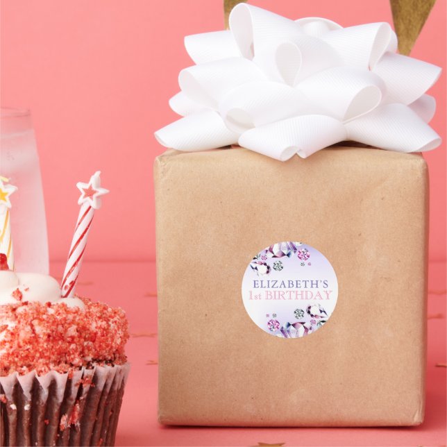 Adesivo Púrpura Cor de Água Rosa Ela é um Aniversário Gem (Festa)