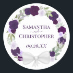 Adesivo Púrpura e Lavanda Elegante de Casamento de Rosas<br><div class="desc">Estes belos adesivos de casamento são perfeitos como etiquetas de favor ou selos de envelopes. Eles apresentam uma faixa de cor d'água, pintada com a mão rústica, de rosas e folhagem em tons de roxo de ameixa, violeta e lavanda em um fundo branco clássico, com seus nomes e a data...</div>