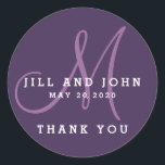 Adesivo Púrpura Elegante Monograma Favor de Casamento<br><div class="desc">Púrpura Elegante Monograma,  Favor Vinheta. Mais cores e estilos estão disponíveis em nosso compro www.zazzle.com/MonogramGalleryGifts. Obrigado. Nomes de noiva e noiva. Data do casamento. Monograma inicial. Cor roxa e branca. Design moderno</div>