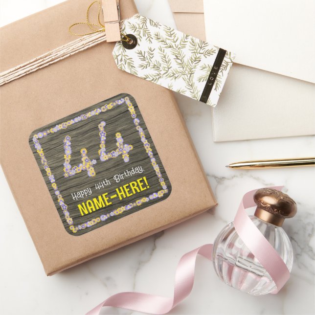 Adesivo Quadrado 44 Aniversário: Número Floral, Faux Wood Look, Nom (Presentear)