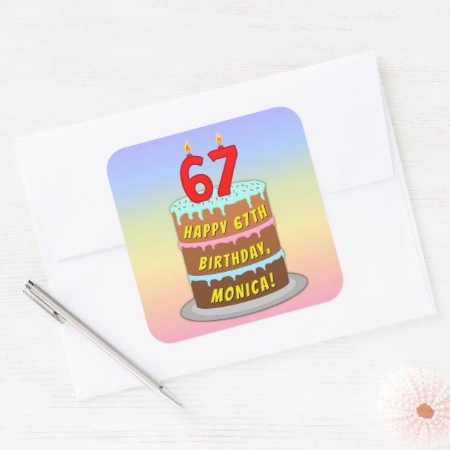 Adesivo Quadrado 67.º aniversário: Bolo e Velas Divertidas + Nome P (Envelope)