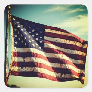 Adesivo Quadrado A Bandeira Americana – Emblema de Liberdade e Dete