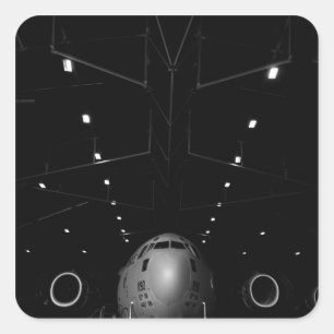 Adesivo Quadrado A Globemaster III C-17 fica num hangar