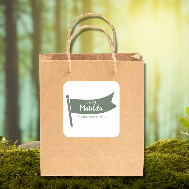 Adesivo Quadrado Acampamento de Bandeira Verde de Montanha Camp Bac (camp bachelorette sticker camping flag outdoor bachelorette)