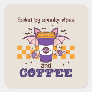 Adesivo Quadrado Alimentado por Spooky Vibes e Café