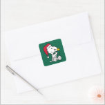 Adesivo Quadrado Amendoins | Papais noeis e doação de madeira<br><div class="desc">Veja esta divertida design de Natal do Peanuts.</div>