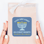 Adesivo Quadrado "Amor e Luz" Judeu Oito Noites em Hanukkah<br><div class="desc">Compartilhe a alegria de Chanucá com estes adesivos "Amor e Luz Todas as Oito Noites"! Apresentando um fundo azul sereno, uma ilustração menorah brilhante, e um texto personalizável de nome de família, estes são ideais para encontros de Chanucá, e trazem calor e significado para o Festival das Luzes, fazer cada...</div>