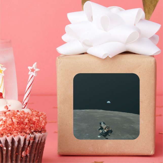 Adesivo Quadrado Apollo Lunar Lander e Earthrise sobre Lua (Festa)