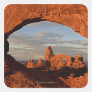 Adesivo Quadrado Arco da torreta visto através da janela norte,