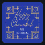 Adesivo Quadrado Art Deco Chanukkah Blue e Dourado Design<br><div class="desc">"Chanukah Happy/Dourado" Praça Stickers. Divirta-se usando esses adesivos como topos de bolo, etiquetas de presentes, fechos de malas de favor ou qualquer que seja a sua festa! A cor de fundo pode ser alterada selecionando uma cor diferente das amostras de cor. Personalize, excluindo texto e adicionando suas próprias palavras, usando...</div>