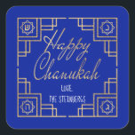 Adesivo Quadrado Art Deco Chanukkah Blue e Dourado Design<br><div class="desc">"Chanukah Happy/Dourado" Praça Stickers. Divirta-se usando esses adesivos como topos de bolo, etiquetas de presentes, fechos de malas de favor ou qualquer que seja a sua festa! A cor de fundo pode ser alterada selecionando uma cor diferente das amostras de cor. Personalize, excluindo texto e adicionando suas próprias palavras, usando...</div>