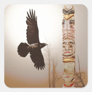 Adesivo Quadrado Arte Flying Raven & Totem-Pole Fantasy