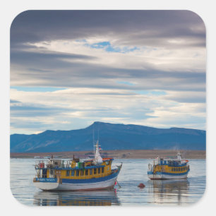 Adesivo Quadrado Barcos turísticos na baía Seno Ultima Esperanza