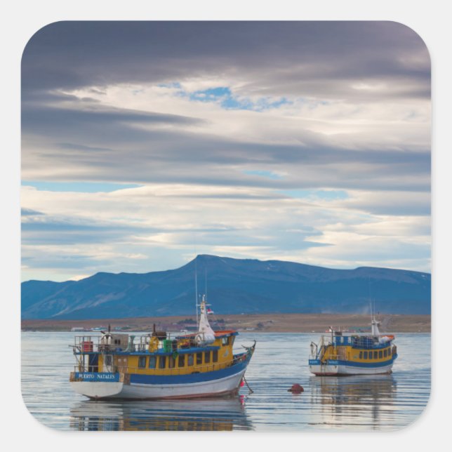 Adesivo Quadrado Barcos turísticos na baía Seno Ultima Esperanza (Frente)