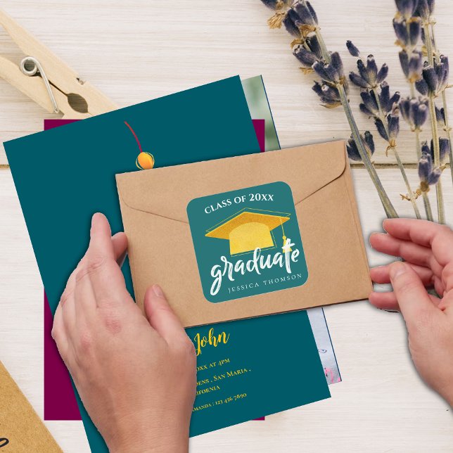 Adesivo Quadrado Belo Formando Verde Dourado Que Formatação 2024 (Beautiful Green Gold Grad Hat 2024 Graduation Square Sticker)