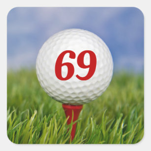 Adesivo Quadrado Bola de Golfe de 69º aniversário no Tee Vermelho