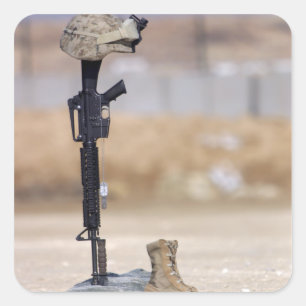 Adesivo Quadrado Botas, rifle, dog tags, e capacete protetor